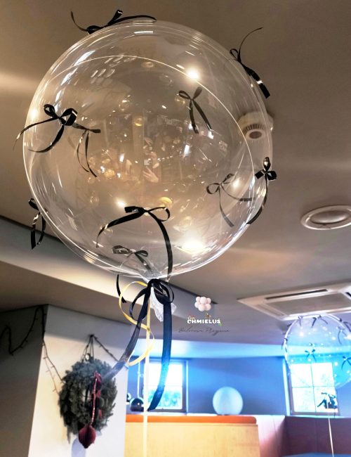 balon przezroczysty z helem na stół